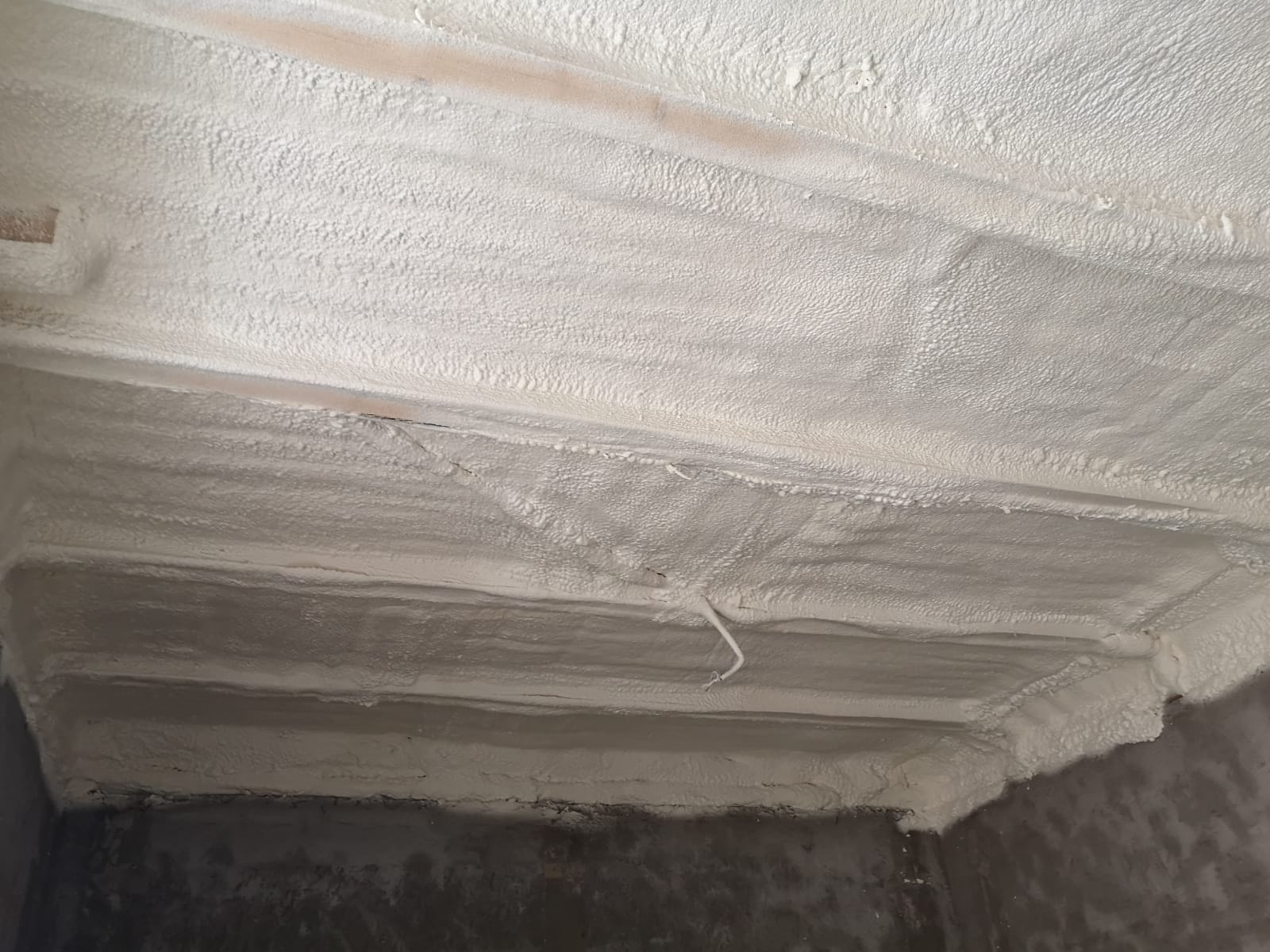 feed fort Senate Cum să realizezi o izolație tavan cu spumă poliuretanică? - isoterm.ro
