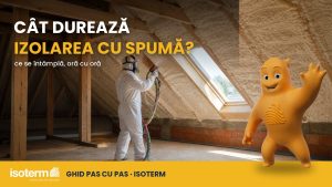 Mascota Isoterm lângă un tehnician care aplică spumă poliuretanică într-o mansardă